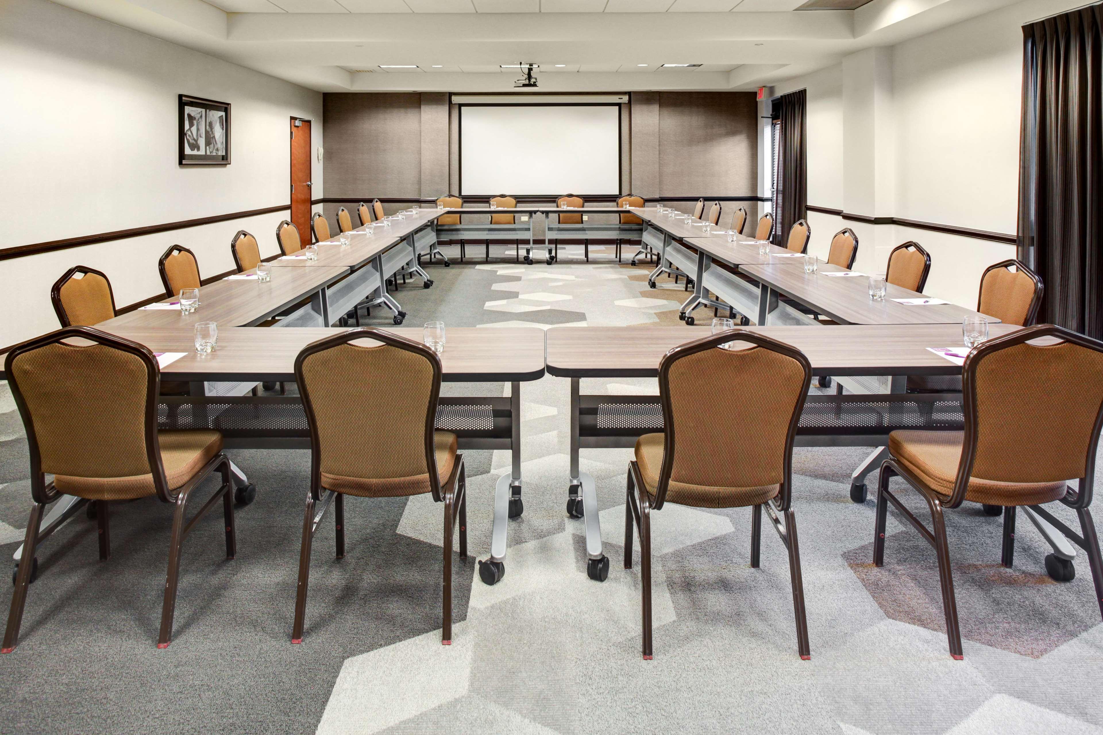 Hyatt Place Pittsburgh Airport - Robinson Mall Робинсон-Тауншип Экстерьер фото